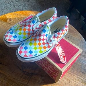 Size 8 Woman’s (6.5 men) Rainbow checkered vans never worn